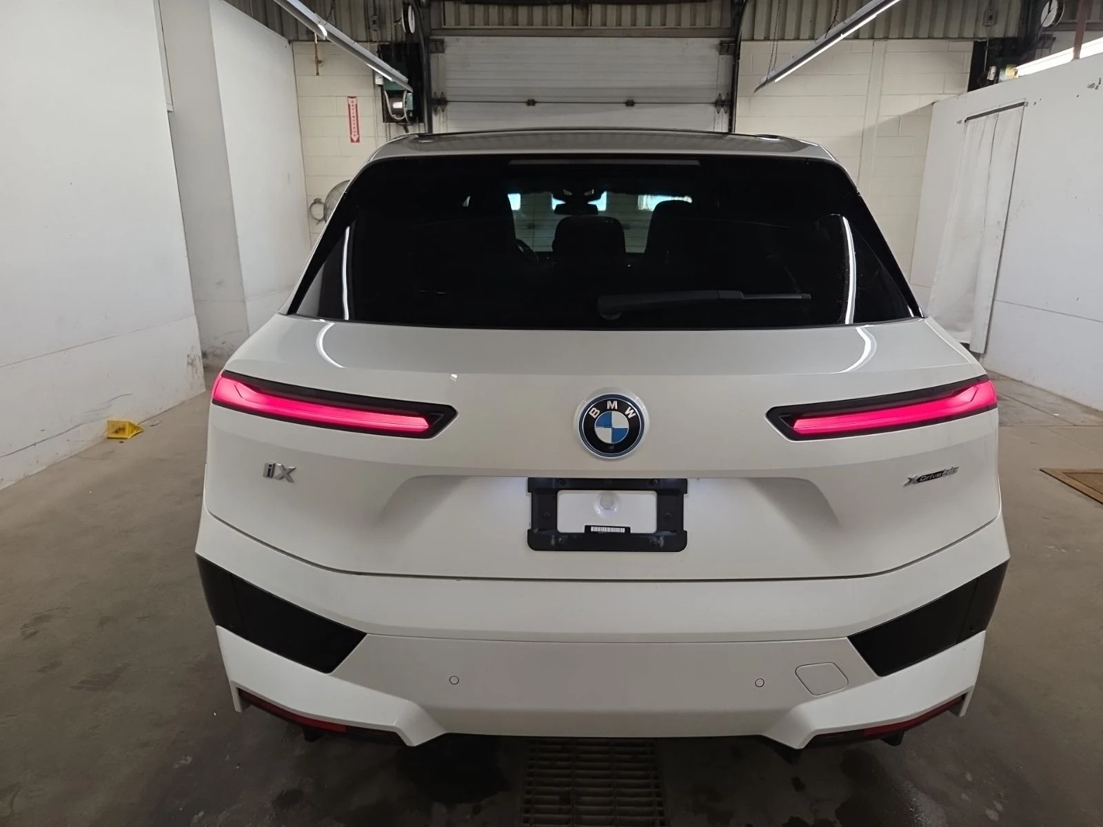 BMW iX M-pkg| Distronic| H/K| Soft-Close| HUD| Massage, снимка 5 - Автомобили и джипове - 55232688