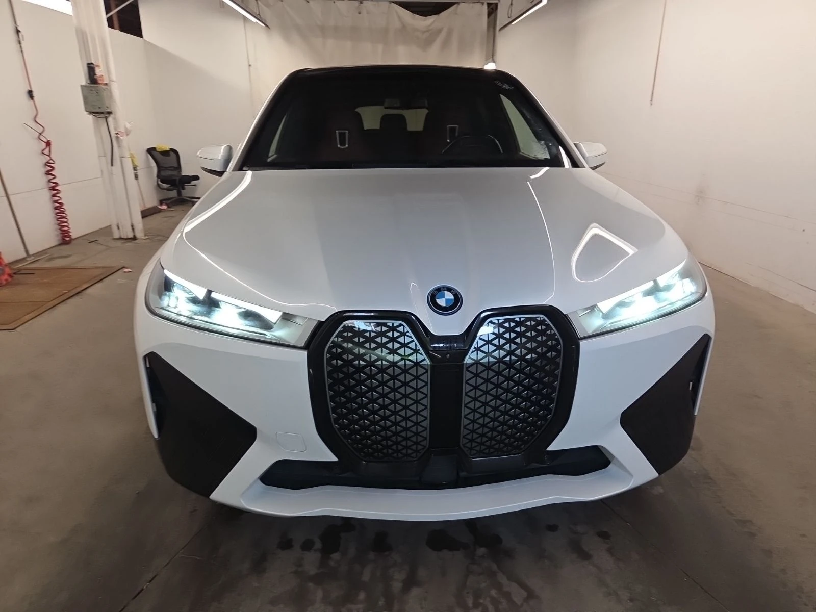 BMW iX M-pkg| Distronic| H/K| Soft-Close| HUD| Massage, снимка 2 - Автомобили и джипове - 55232688