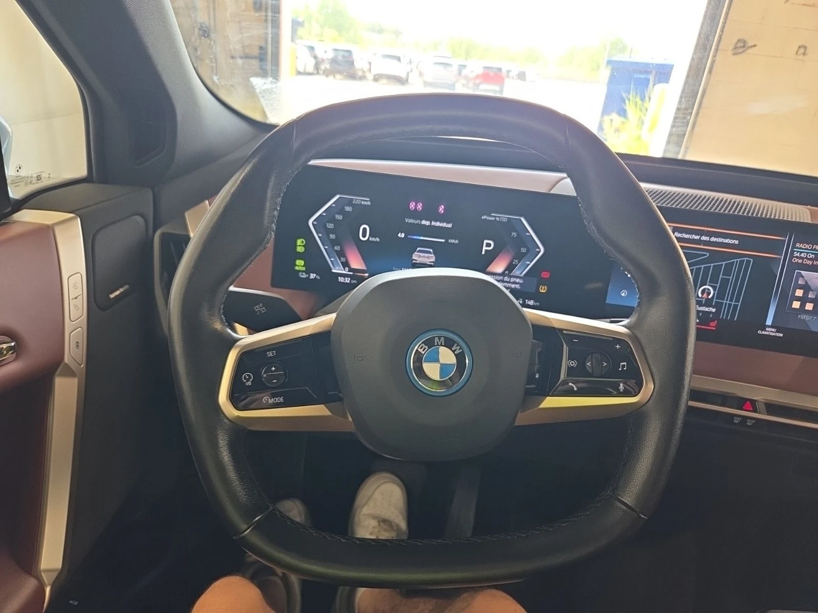 BMW iX M-pkg| Distronic| H/K| Soft-Close| HUD| Massage, снимка 9 - Автомобили и джипове - 55232688