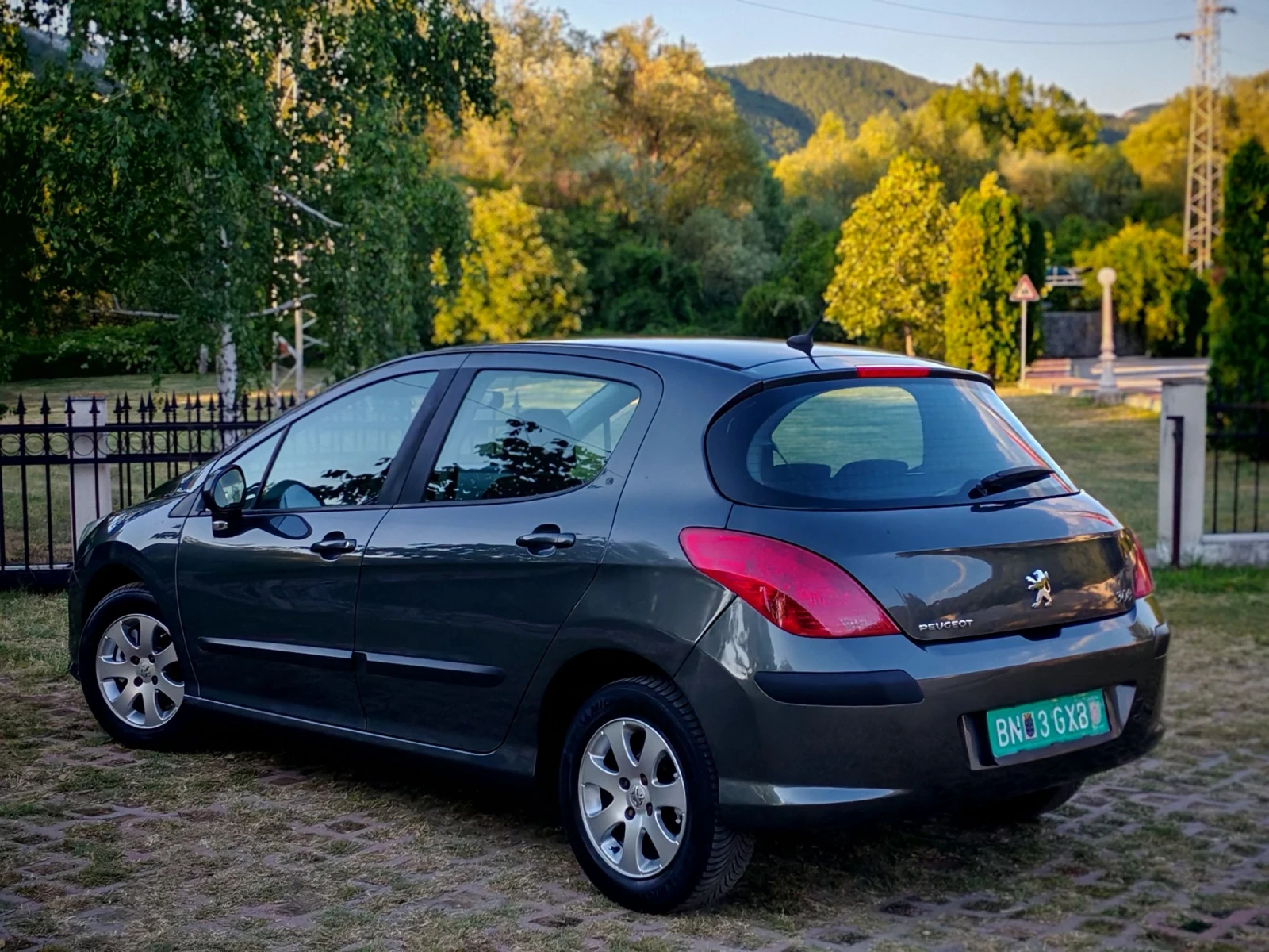 Peugeot 308 1.6HDI(109)* КЛИМАТИК* НОВ ВНОС* , снимка 4 - Автомобили и джипове - 55236554