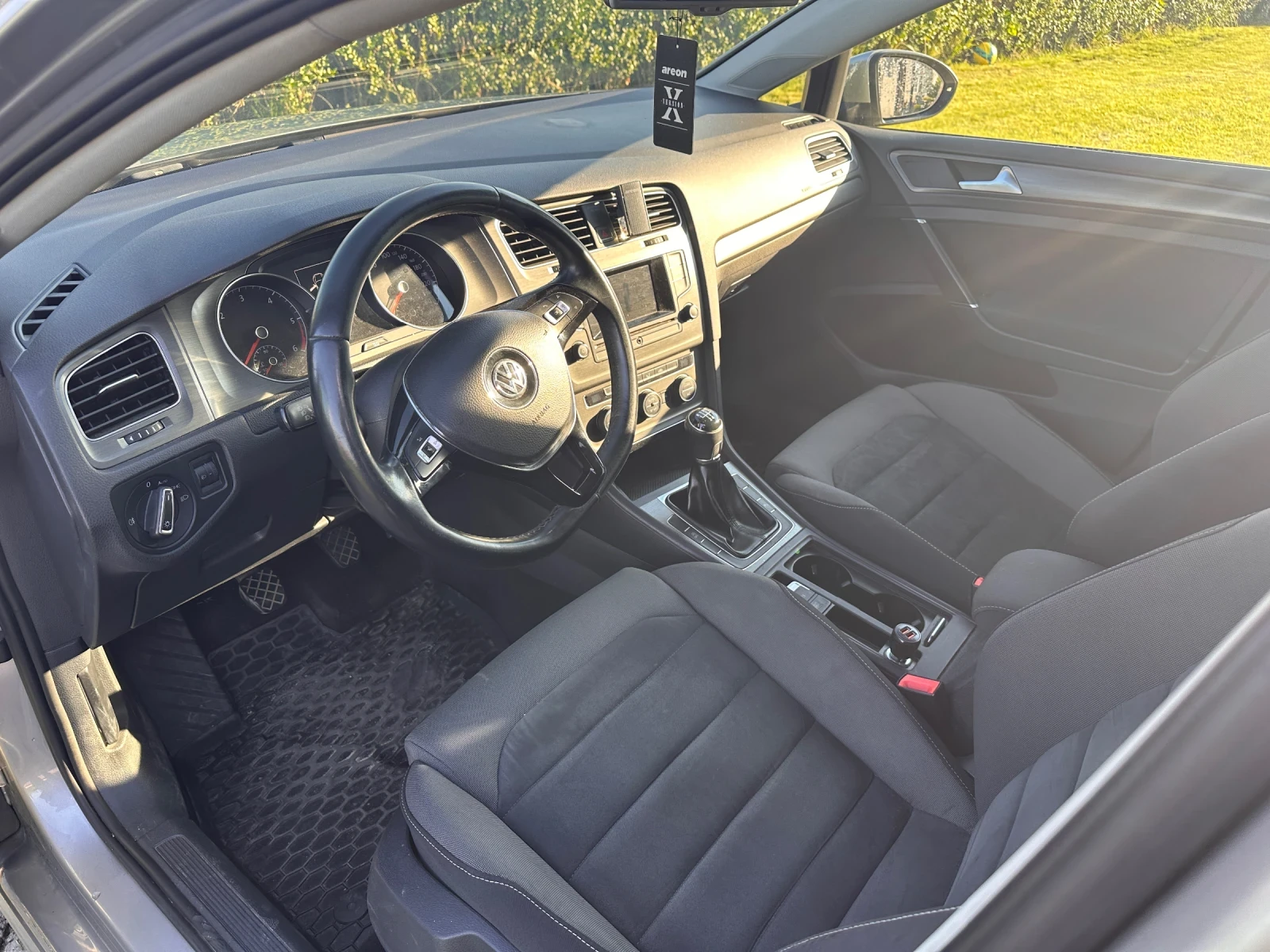 VW Golf 1.6 TDI 110 к.с. | Обслужен | Каско | Реални км, снимка 2 - Автомобили и джипове - 55252994