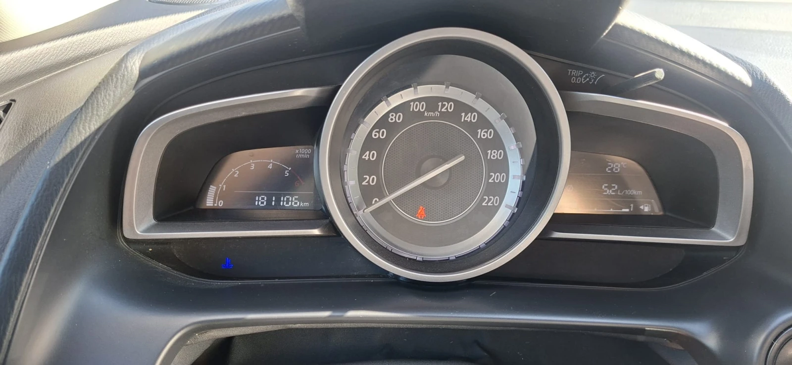 Mazda 2, снимка 8 - Автомобили и джипове - 55499072