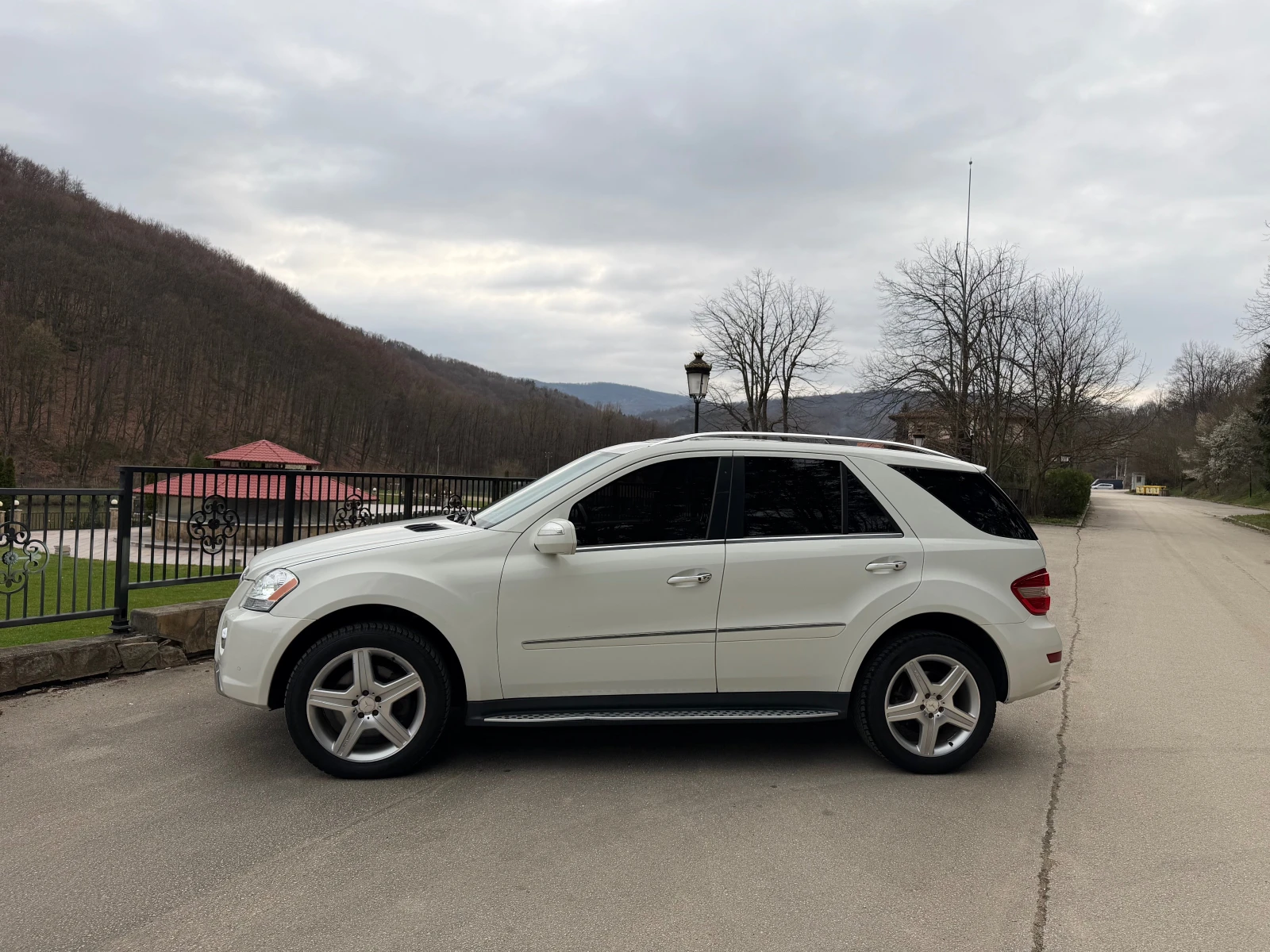 Mercedes-Benz ML 550 AMG, снимка 2 - Автомобили и джипове - 56323412