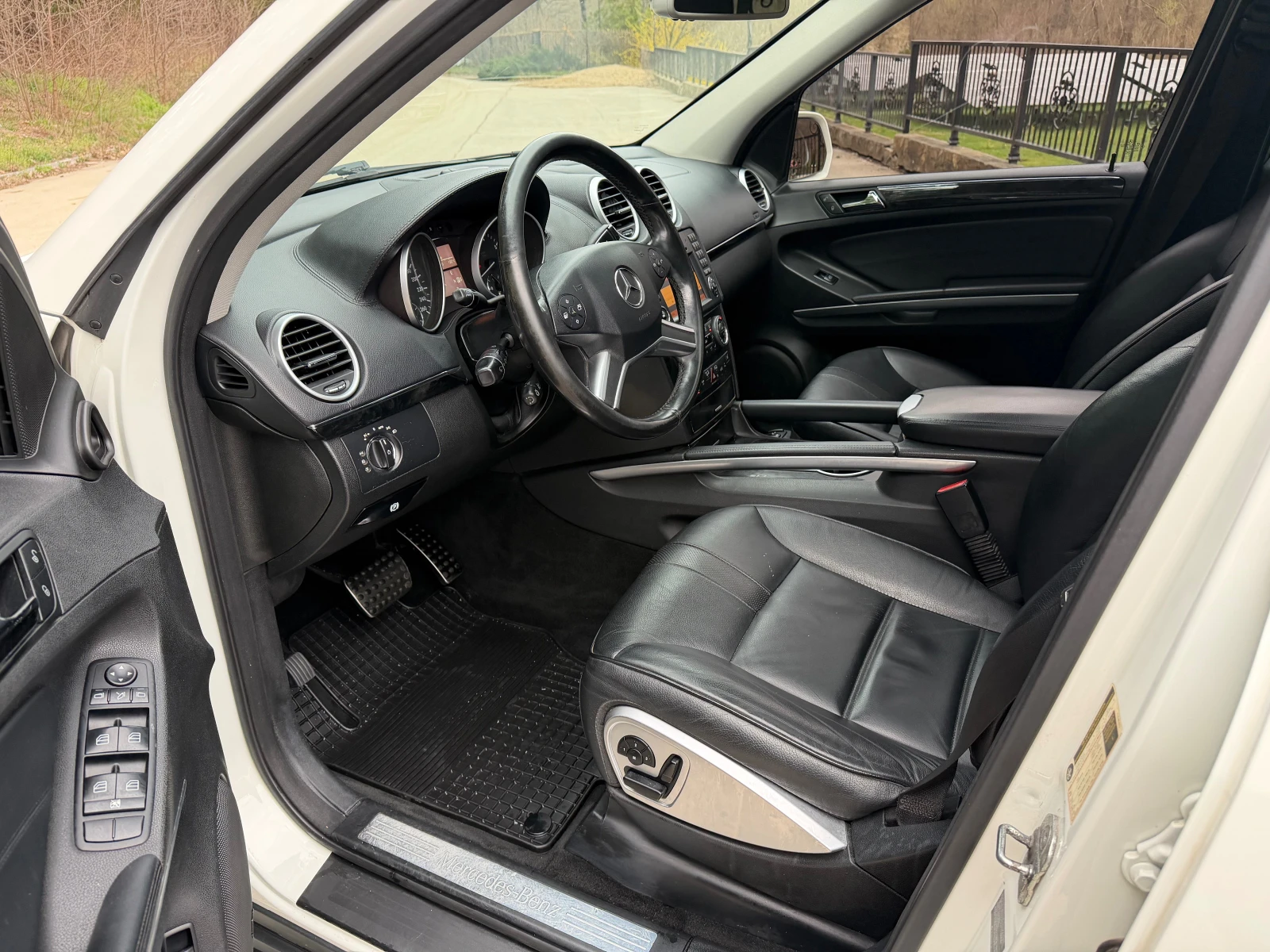 Mercedes-Benz ML 550 AMG, снимка 9 - Автомобили и джипове - 56323412