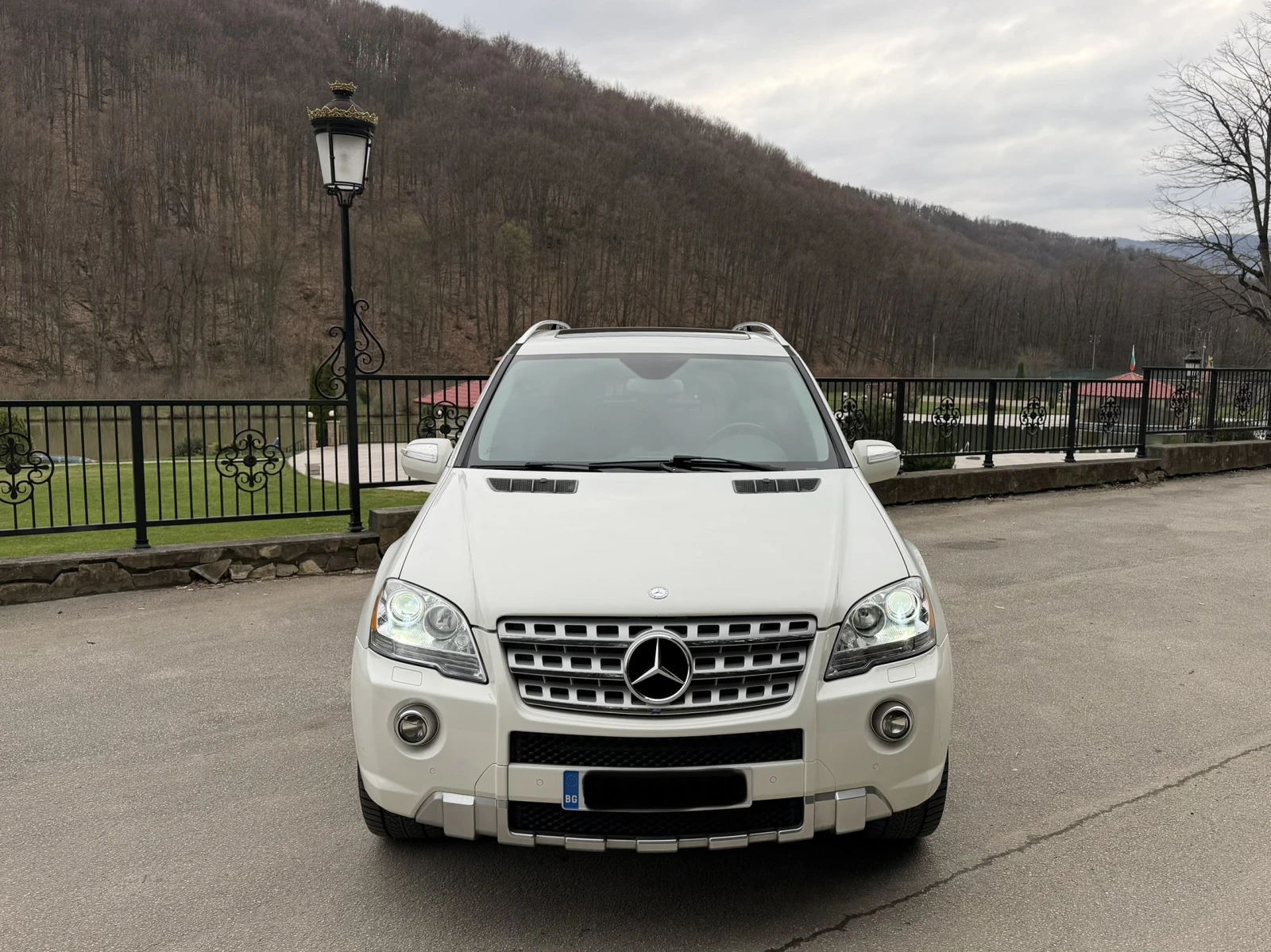 Mercedes-Benz ML 550 AMG, снимка 8 - Автомобили и джипове - 56323412