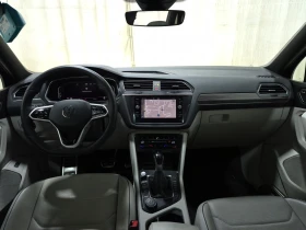 VW Tiguan HIGHLINE R-LINE/AWD/Pano/Camera/2 Комплекта джанти, снимка 11