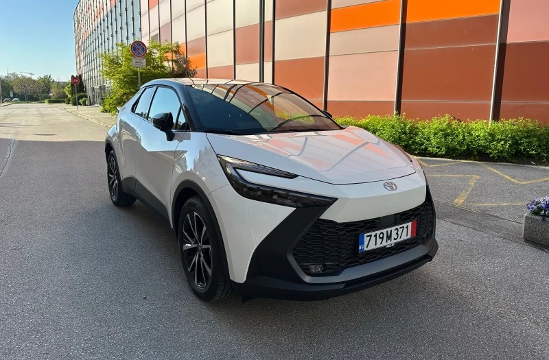 Toyota C-HR 1.8 Hybrid 140кс в Гаранция Обслужен