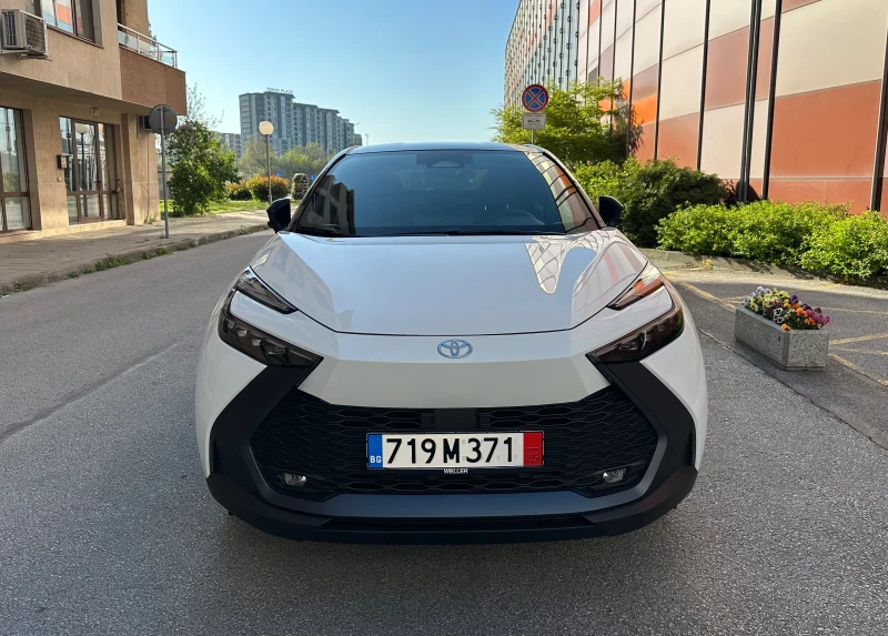 Toyota C-HR 1.8 Hybrid 140кс в Гаранция Обслужен, снимка 2 - Автомобили и джипове - 53436272