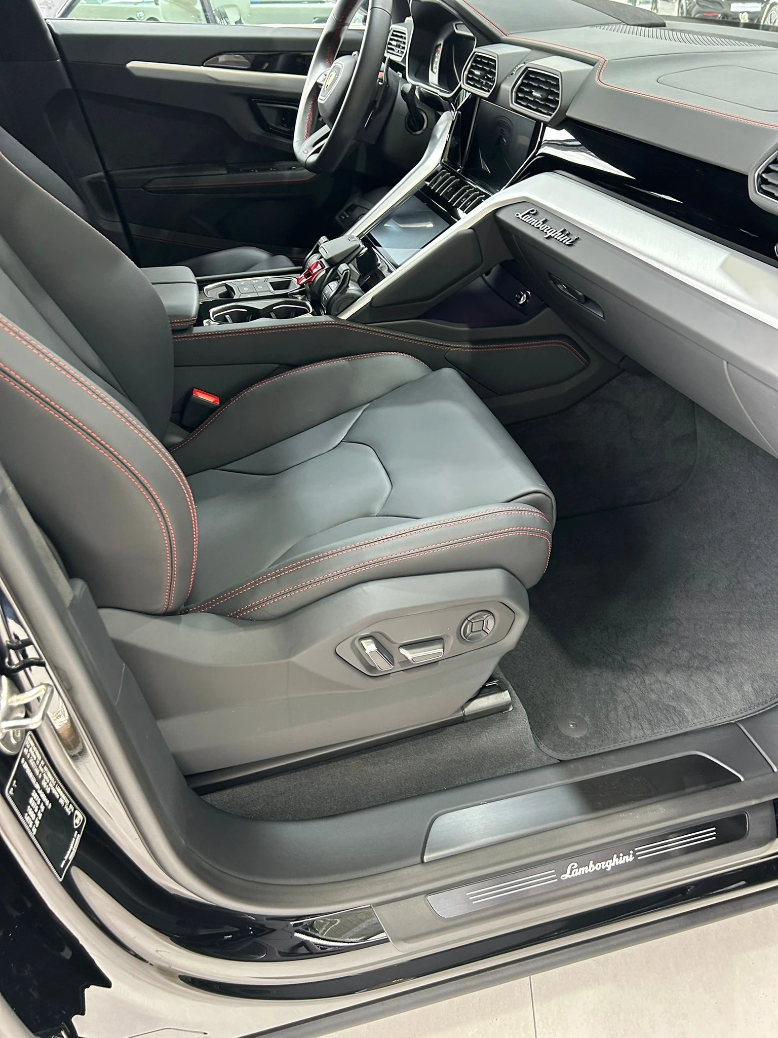 Lamborghini Urus S 4.0 V8 4WD Automatic , снимка 7 - Автомобили и джипове - 54043433