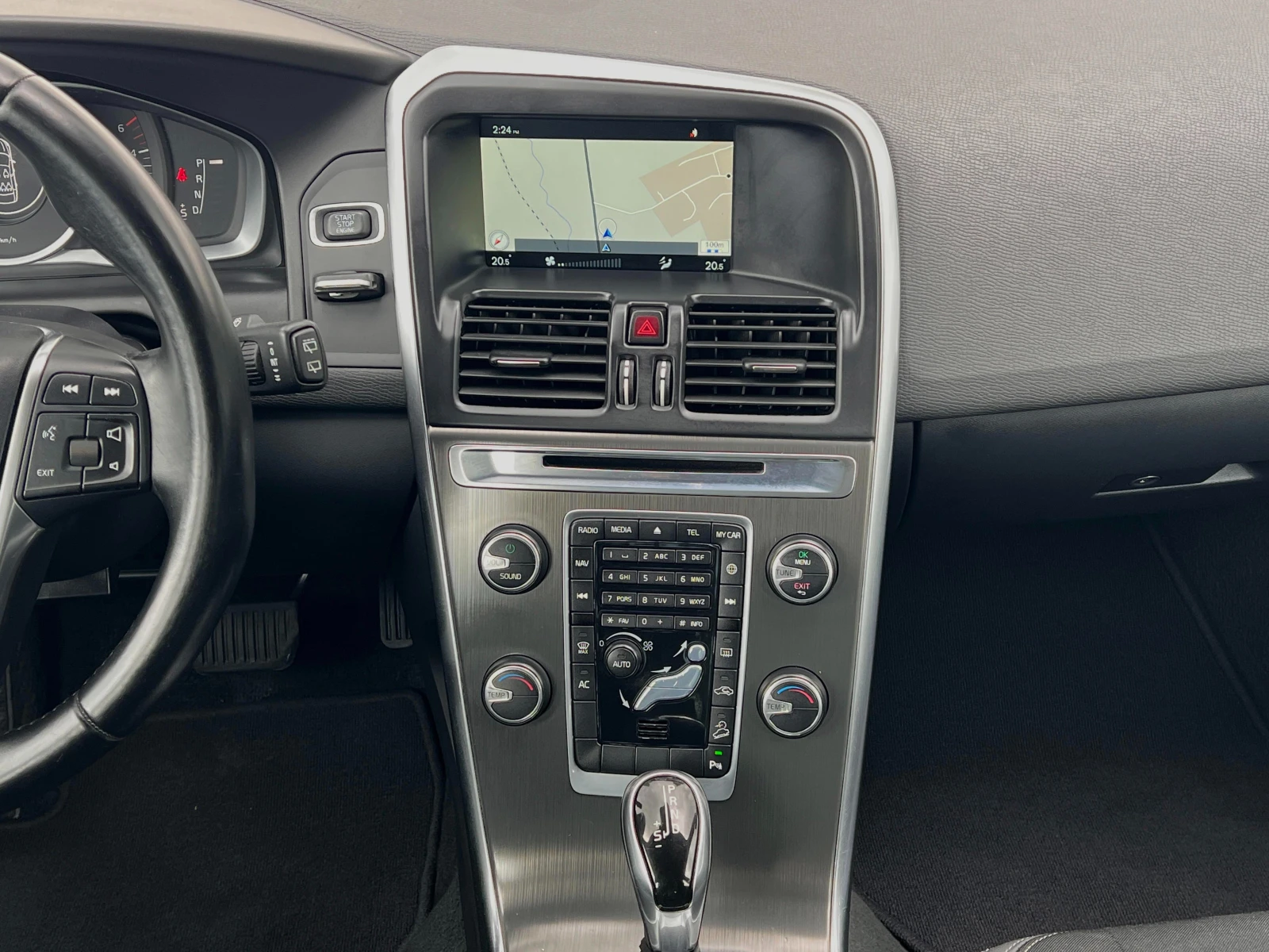 Volvo XC60 2.4d AWD 138000km, снимка 9 - Автомобили и джипове - 54662521