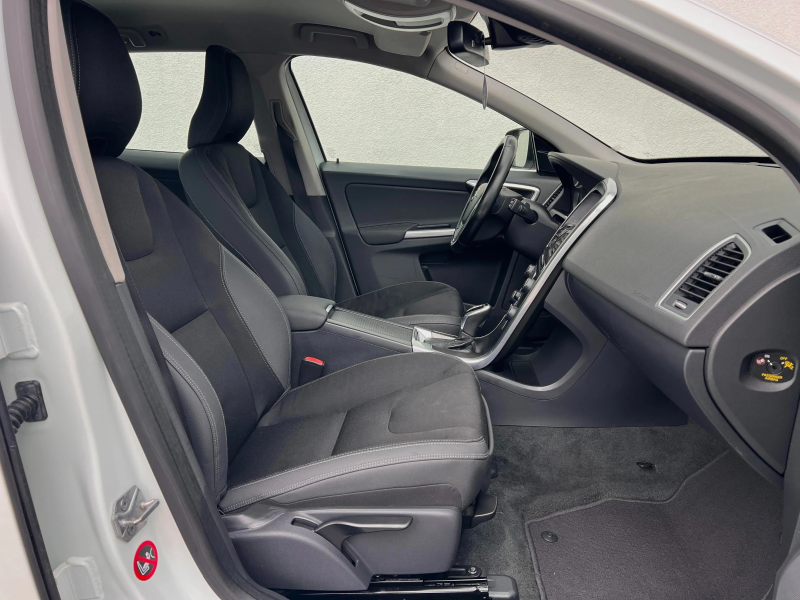 Volvo XC60 2.4d AWD 138000km, снимка 11 - Автомобили и джипове - 54662521
