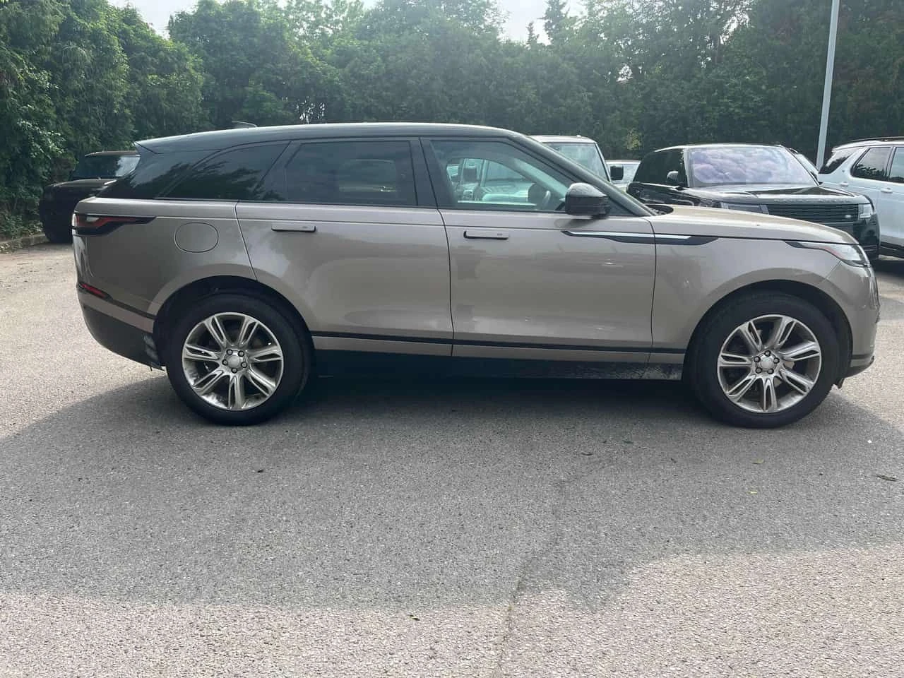 Land Rover Range Rover Velar | DISTRONIC | ПОДГРЕВ | ДВА КЛЮЧА | ПАНОРАМА | , снимка 3 - Автомобили и джипове - 54844831