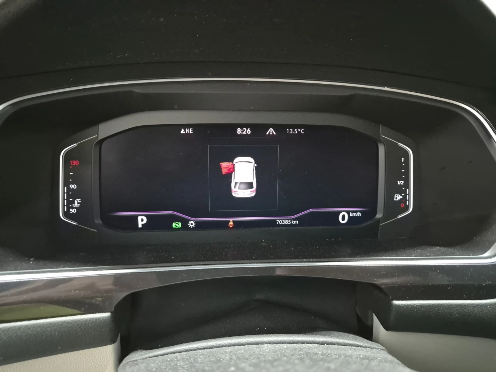 VW Tiguan HIGHLINE R-LINE/AWD/Pano/Camera/2 Комплекта джанти, снимка 13 - Автомобили и джипове - 54948548