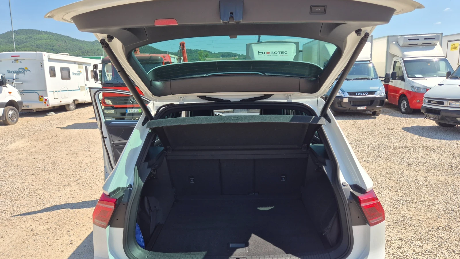 VW Tiguan 2.0TDI* R-LINE* 4X4* ШВЕЙЦАРИЯ* , снимка 13 - Автомобили и джипове - 54977637