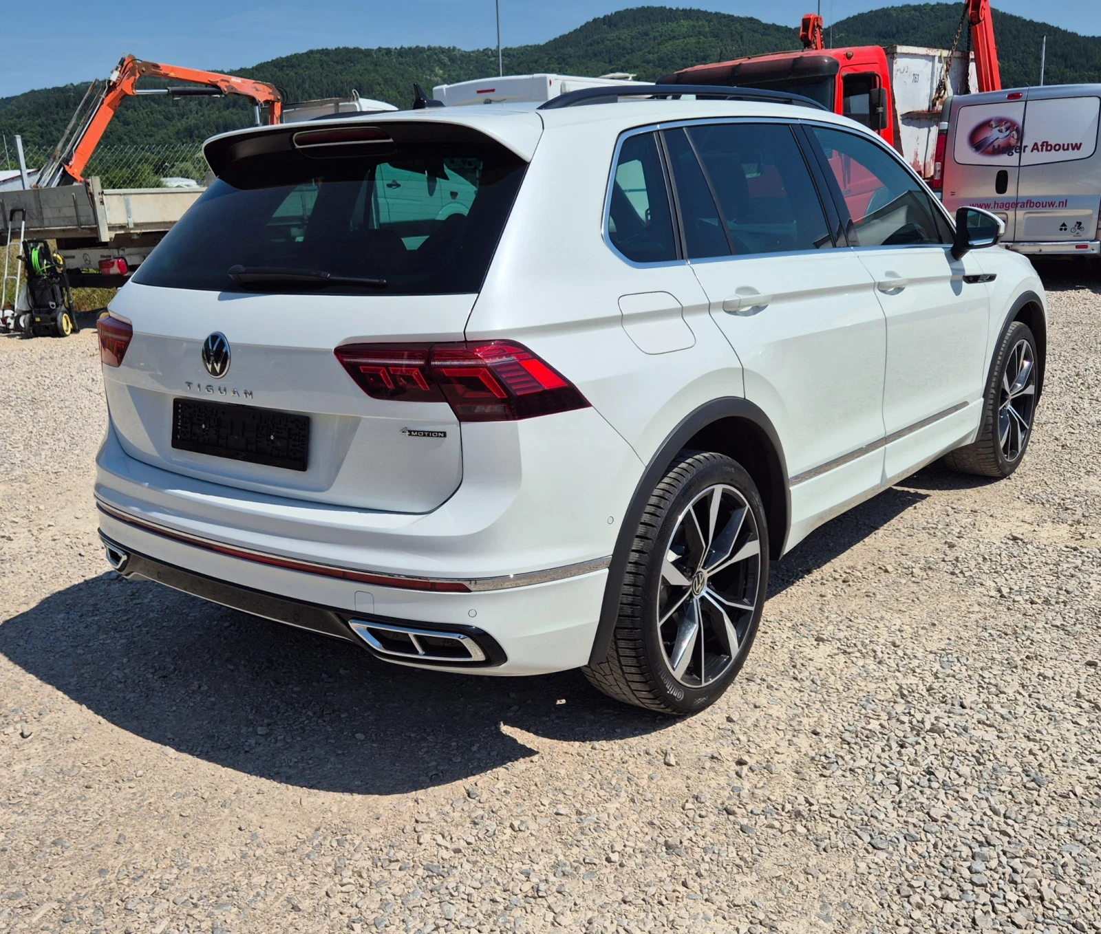 VW Tiguan 2.0TDI* R-LINE* 4X4* ШВЕЙЦАРИЯ* , снимка 4 - Автомобили и джипове - 54977637