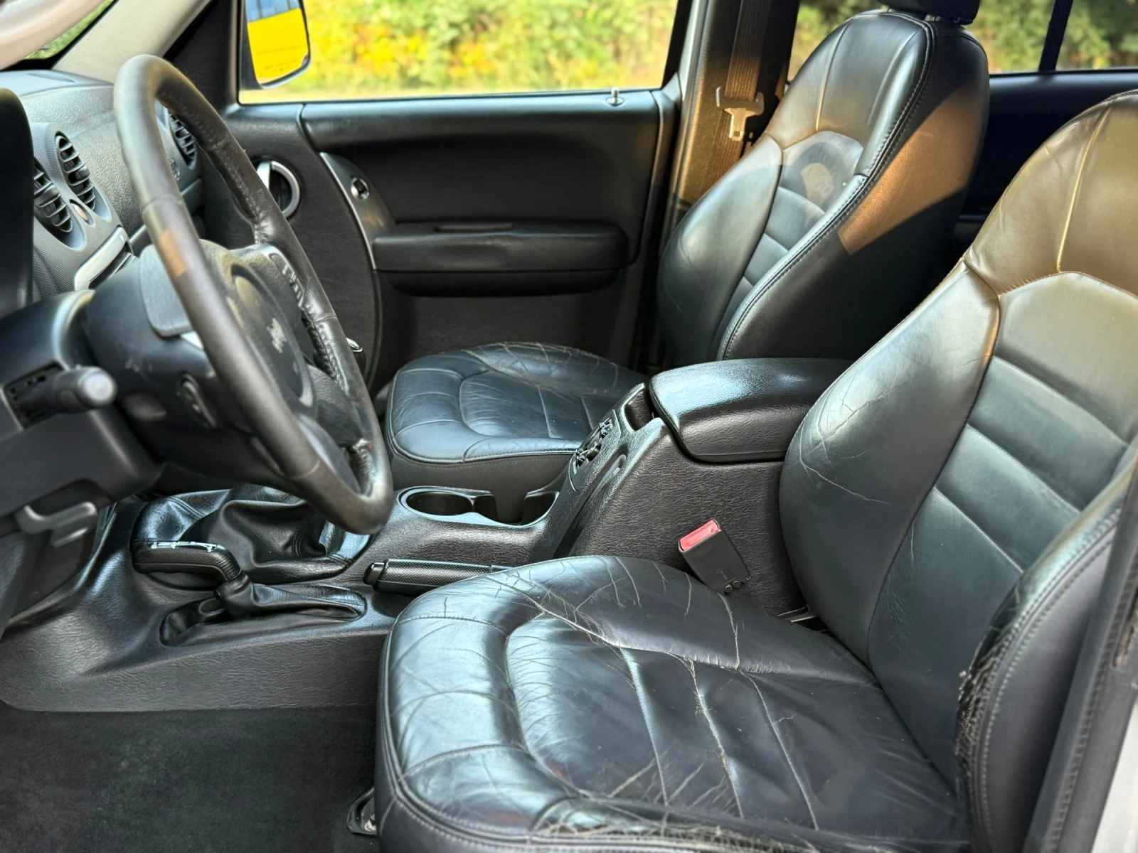 Jeep Cherokee 2.5CRD Климатик/4х4/Кожа/Внос Италия, снимка 11 - Автомобили и джипове - 55909628