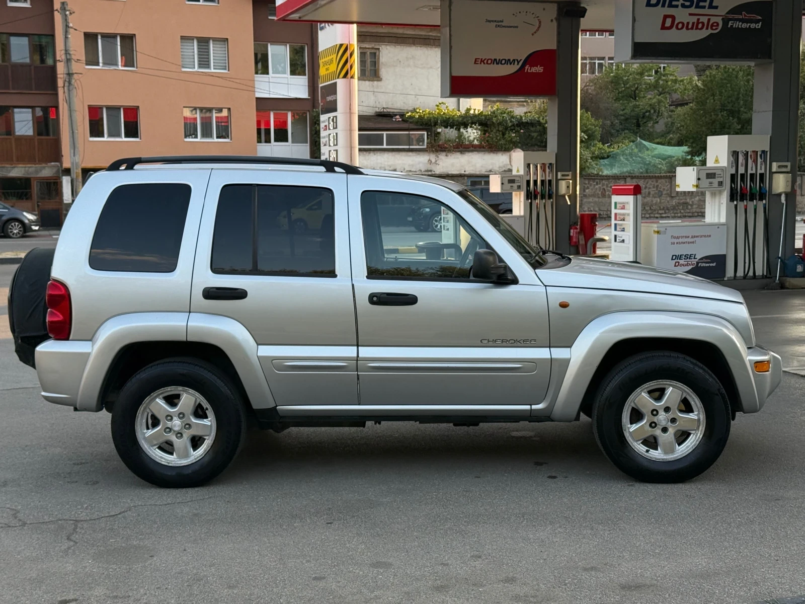 Jeep Cherokee 2.5CRD Климатик/4х4/Кожа/Внос Италия, снимка 6 - Автомобили и джипове - 55909628
