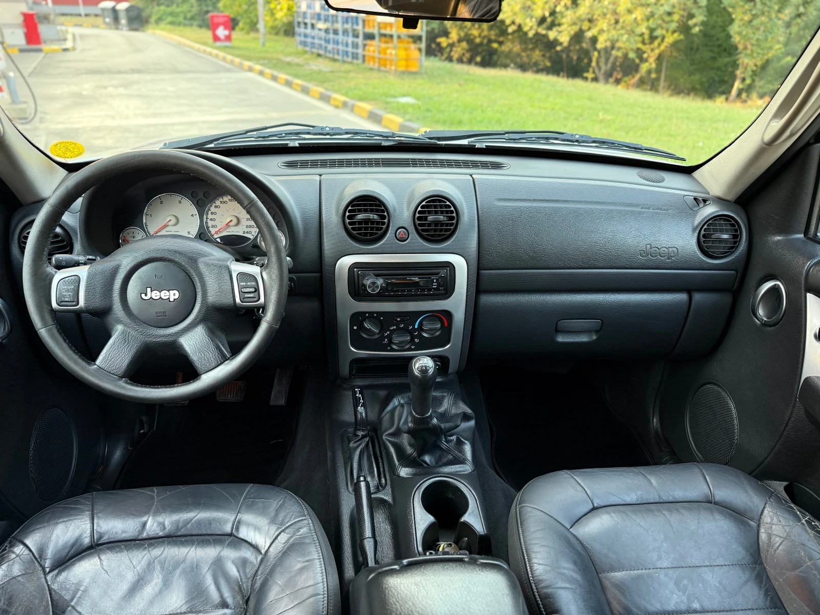 Jeep Cherokee 2.5CRD Климатик/4х4/Кожа/Внос Италия, снимка 13 - Автомобили и джипове - 55909628