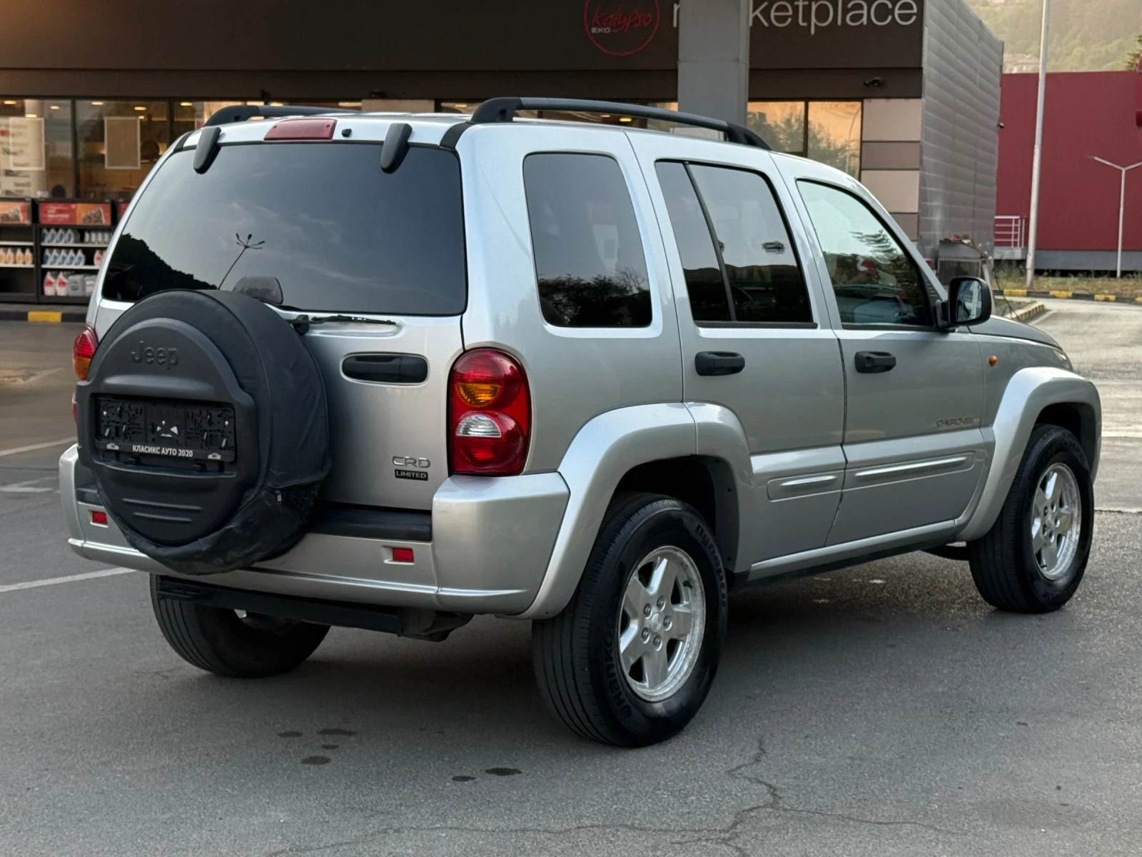 Jeep Cherokee 2.5CRD Климатик/4х4/Кожа/Внос Италия, снимка 7 - Автомобили и джипове - 55909628