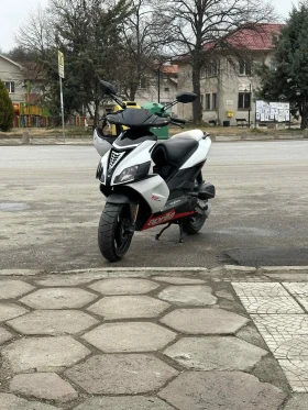     Aprilia Sr