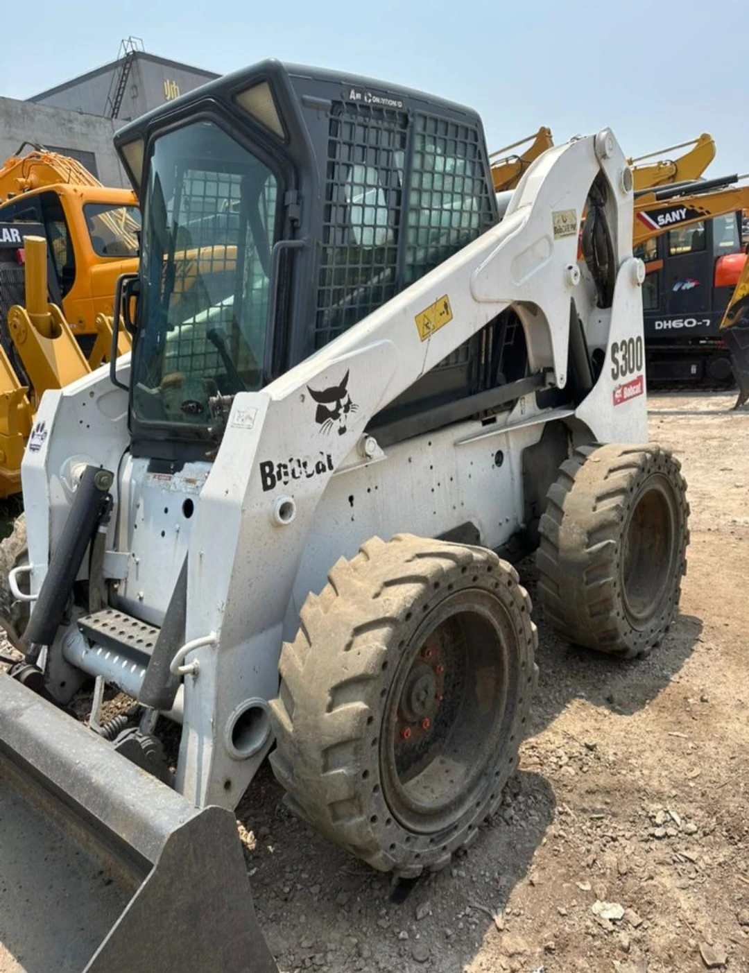 Мини челни товарачи Bobcat S300