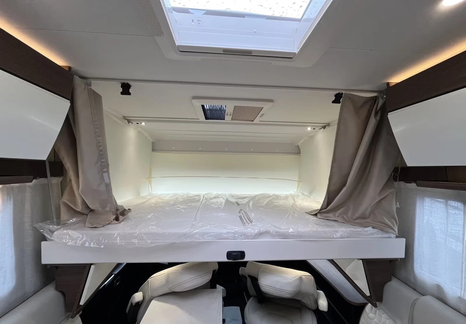 Кемпер Rapido 8066DF AL-KO AT8 Двоен под 2026, снимка 3 - Каравани и кемпери - 53747650