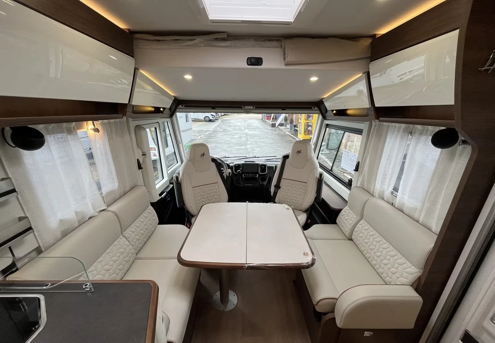 Кемпер Rapido 8066DF AL-KO AT8 Двоен под 2026, снимка 2 - Каравани и кемпери - 53747650