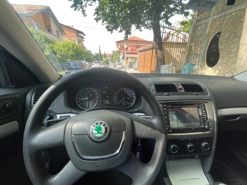 Skoda Octavia 1.6TDI 4X4 КАМЕРА BLUETOOTH PERFECT, снимка 8 - Автомобили и джипове - 48972010