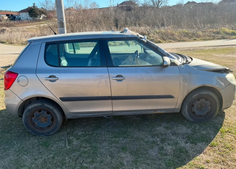 Skoda Fabia 1.2 i, снимка 7 - Автомобили и джипове - 49296790