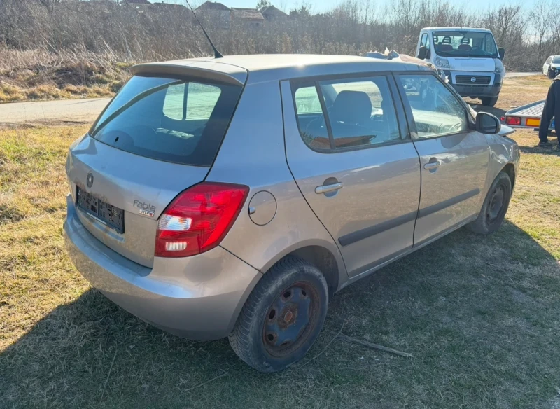 Skoda Fabia 1.2 i, снимка 8 - Автомобили и джипове - 49296790