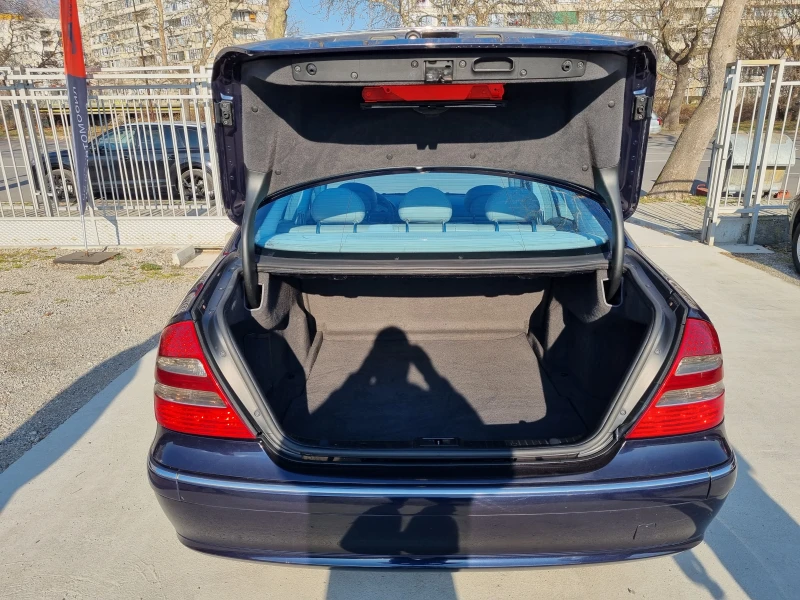 Mercedes-Benz E 220 Avantgarde, снимка 16 - Автомобили и джипове - 49360830