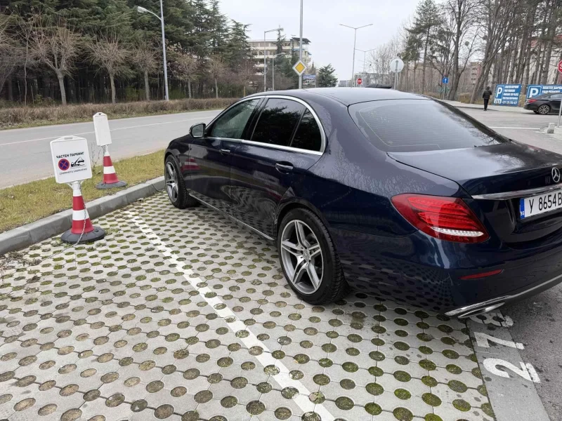 Mercedes-Benz E 220 W213 Самопаркиране, снимка 2 - Автомобили и джипове - 53156570
