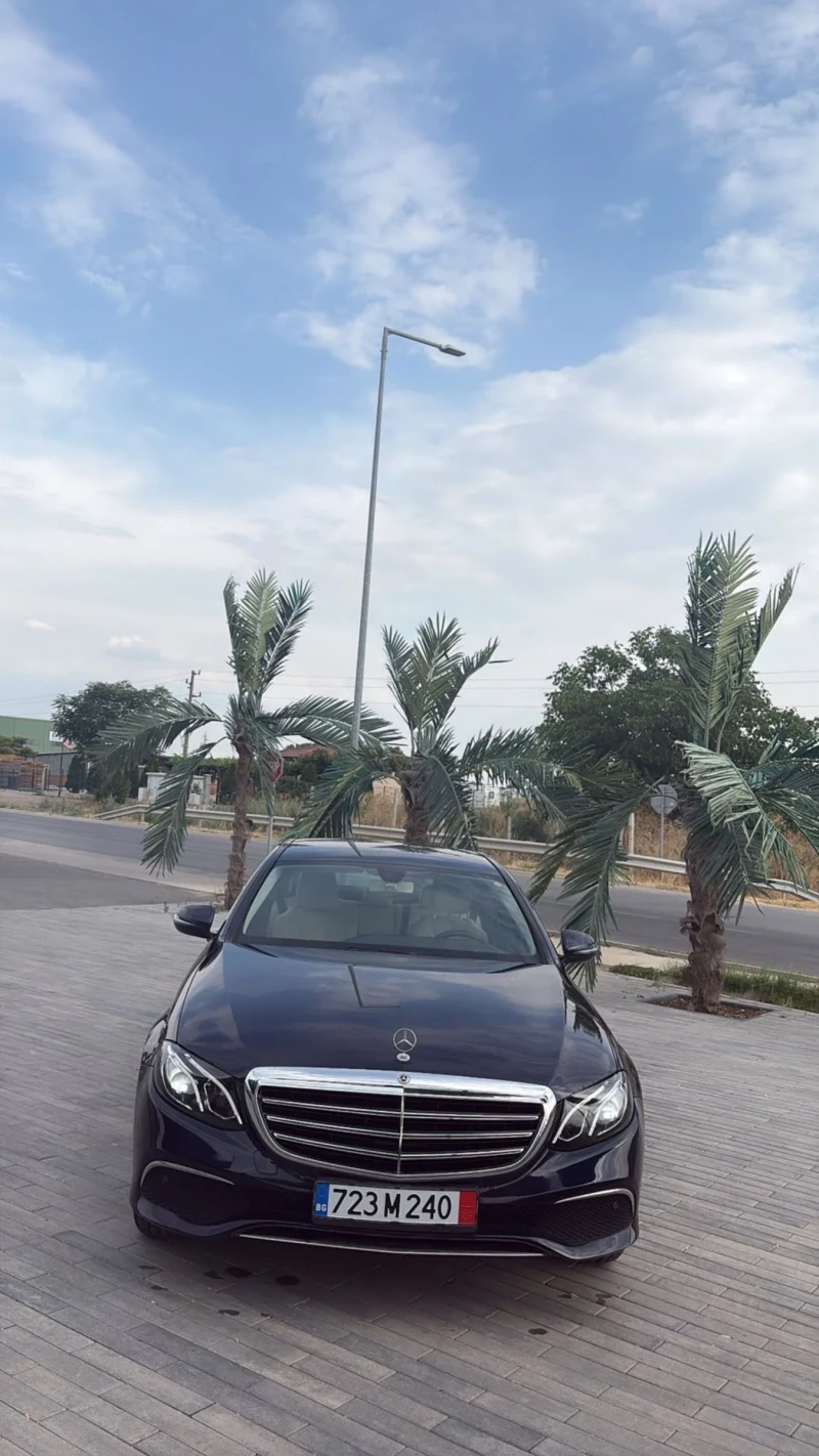 Mercedes-Benz E 220 W213 Самопаркиране, снимка 2 - Автомобили и джипове - 53156570