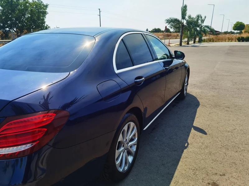 Mercedes-Benz E 220 W213 Самопаркиране, снимка 4 - Автомобили и джипове - 53156570