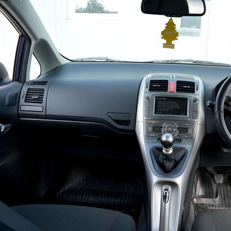 Toyota Auris 2.2 D-CAT, снимка 6 - Автомобили и джипове - 51299705