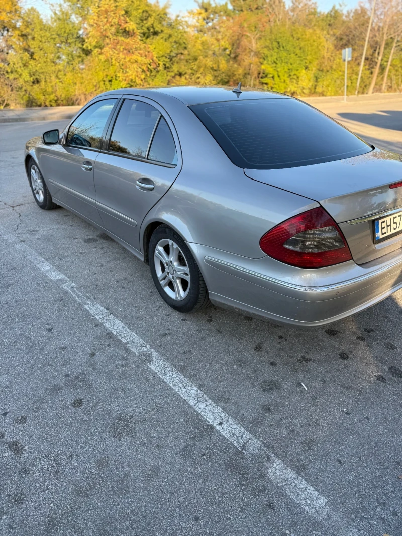 Mercedes-Benz E 220, снимка 4 - Автомобили и джипове - 52258426