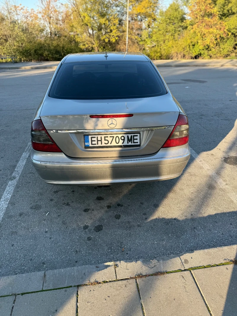 Mercedes-Benz E 220, снимка 5 - Автомобили и джипове - 52258426