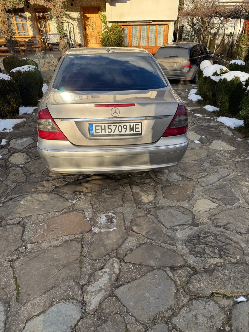 Mercedes-Benz E 220, снимка 5 - Автомобили и джипове - 52258426
