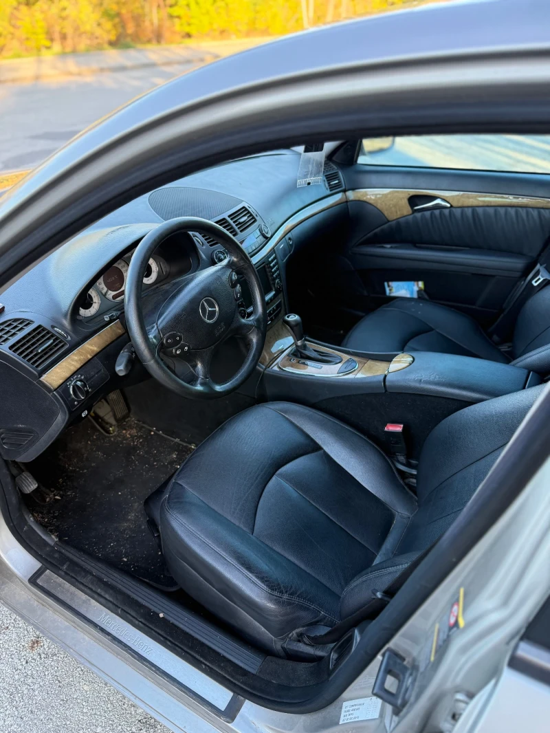 Mercedes-Benz E 220, снимка 11 - Автомобили и джипове - 52258426