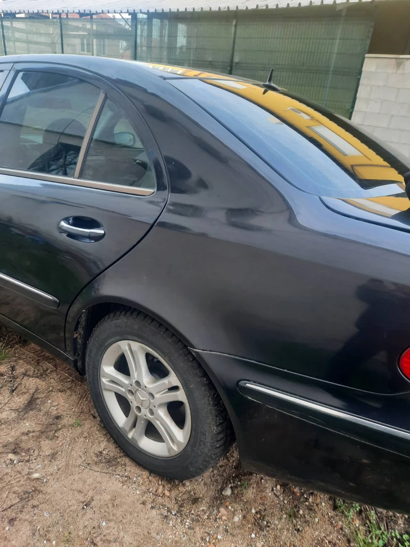 Mercedes-Benz E 220 E 220 CDI, снимка 4 - Автомобили и джипове - 52726674
