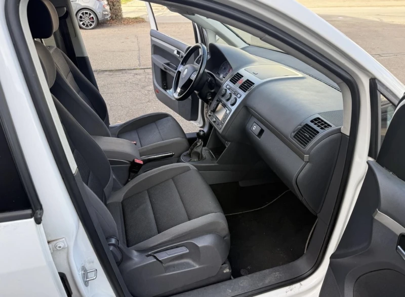 VW Touran ОЧАКВАН ВНОС 2007г. 1.9 ТДИ, снимка 11 - Автомобили и джипове - 53037550