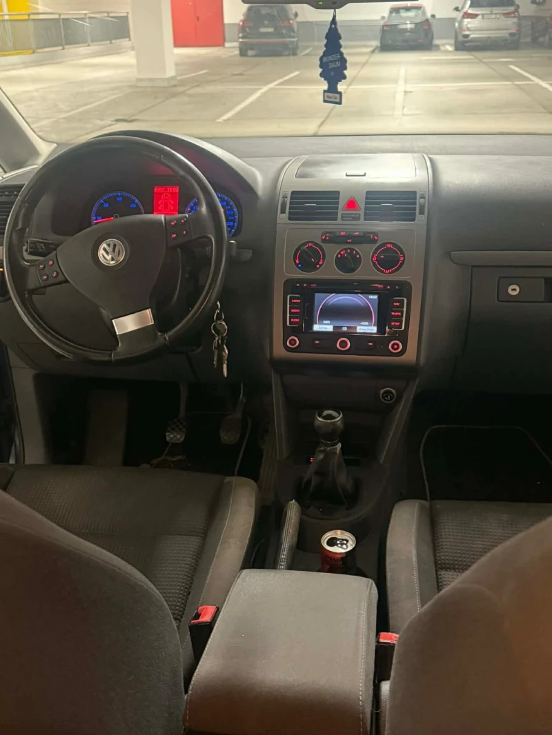 VW Touran, снимка 4 - Автомобили и джипове - 53084529