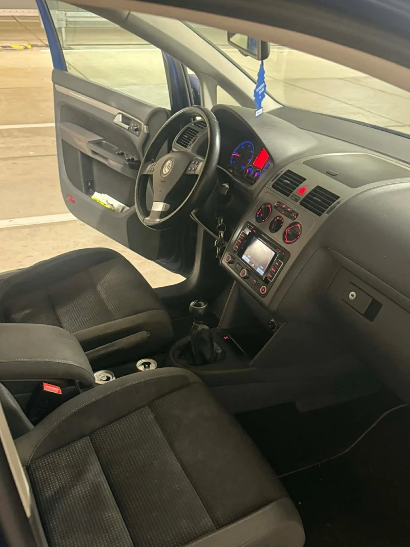 VW Touran, снимка 6 - Автомобили и джипове - 53084529