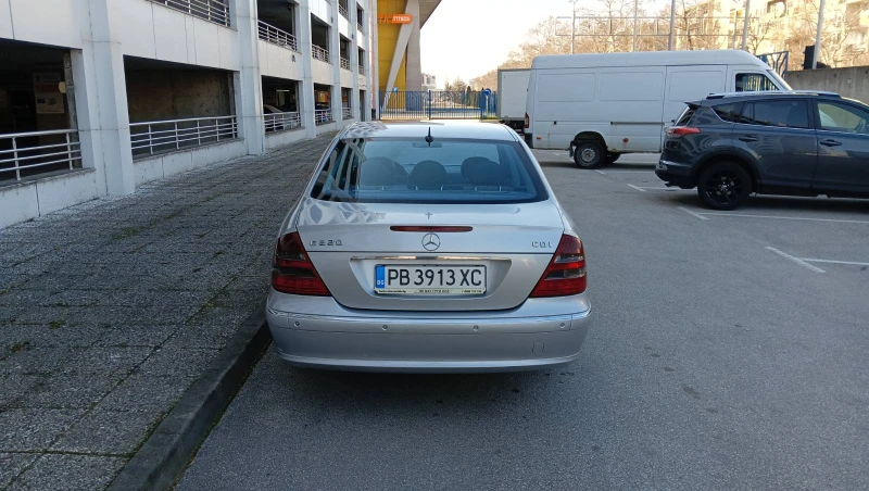 Mercedes-Benz E 220, снимка 2 - Автомобили и джипове - 53153921