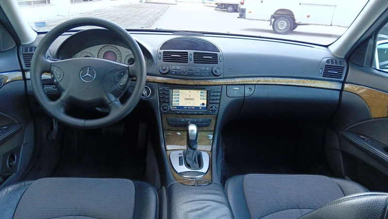 Mercedes-Benz E 220, снимка 5 - Автомобили и джипове - 53153921
