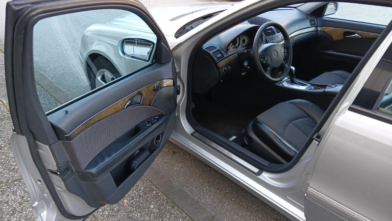 Mercedes-Benz E 220, снимка 7 - Автомобили и джипове - 53153921