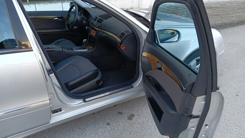 Mercedes-Benz E 220, снимка 9 - Автомобили и джипове - 53153921