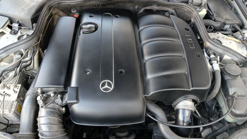 Mercedes-Benz E 220, снимка 17 - Автомобили и джипове - 53153921