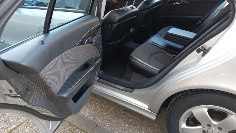 Mercedes-Benz E 220, снимка 8 - Автомобили и джипове - 53153921