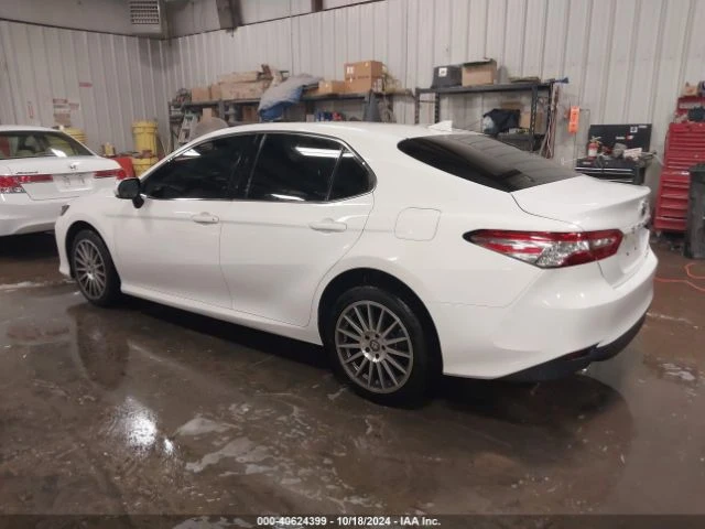 Toyota Camry XLE HYBRID, снимка 6 - Автомобили и джипове - 48416739